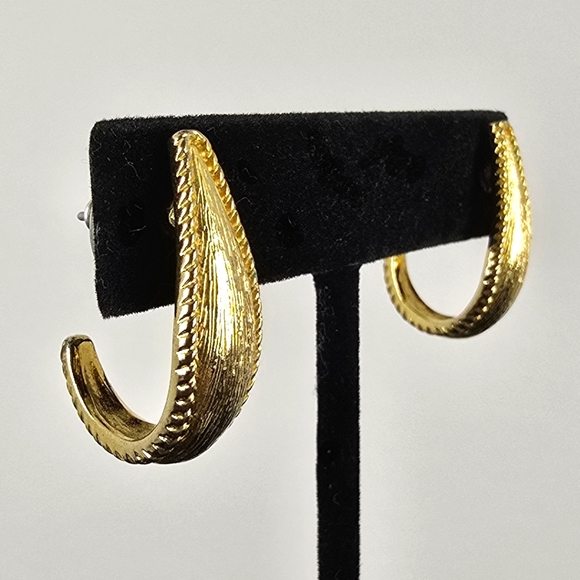 Vintage Monet Gold-Tone Textured Hoop Earrings - Picture 4 of 4